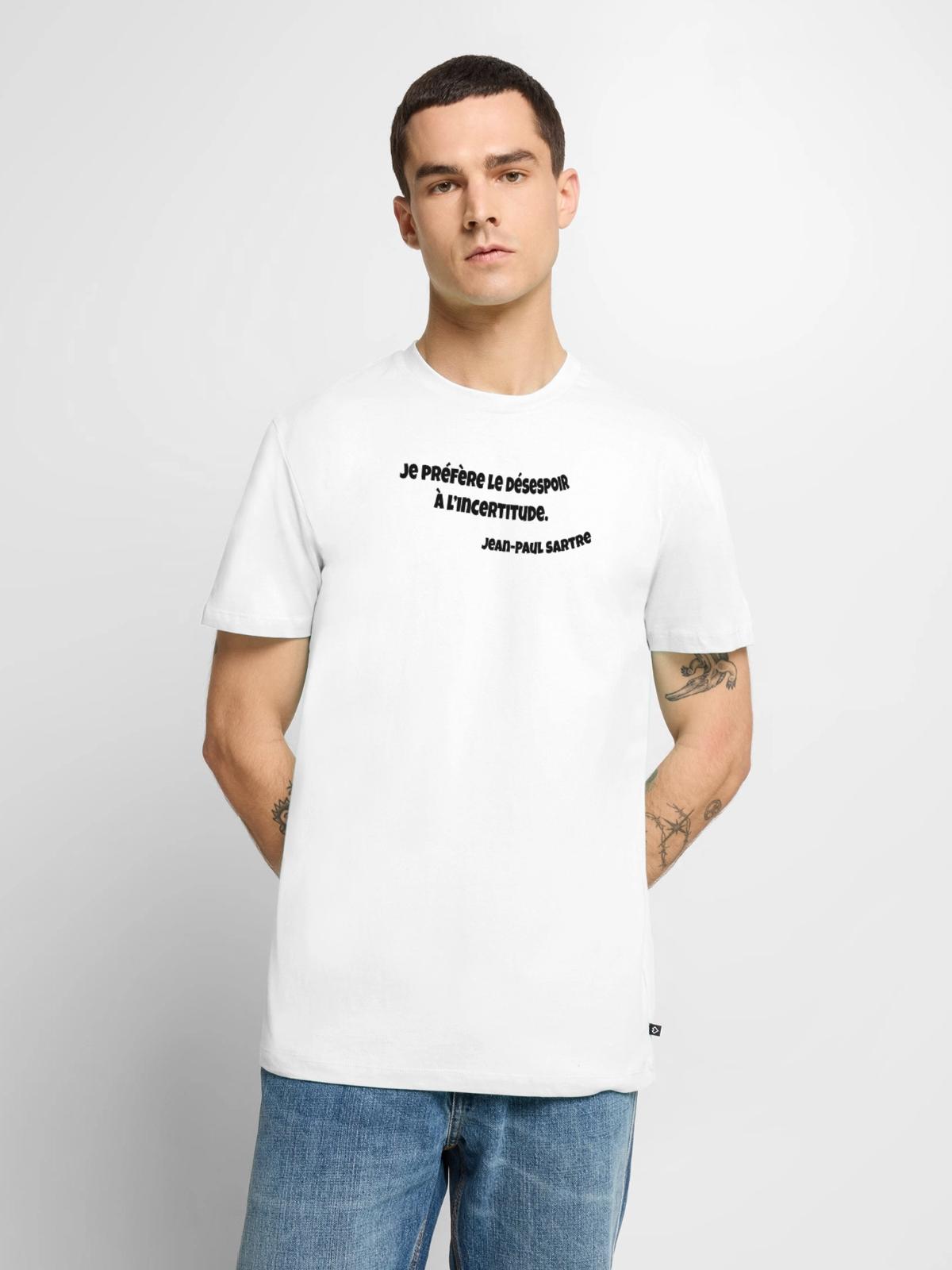 T-shirt blanc : « Je préfère le désespoir à l’incertitude », signé Jean-Paul Sartre