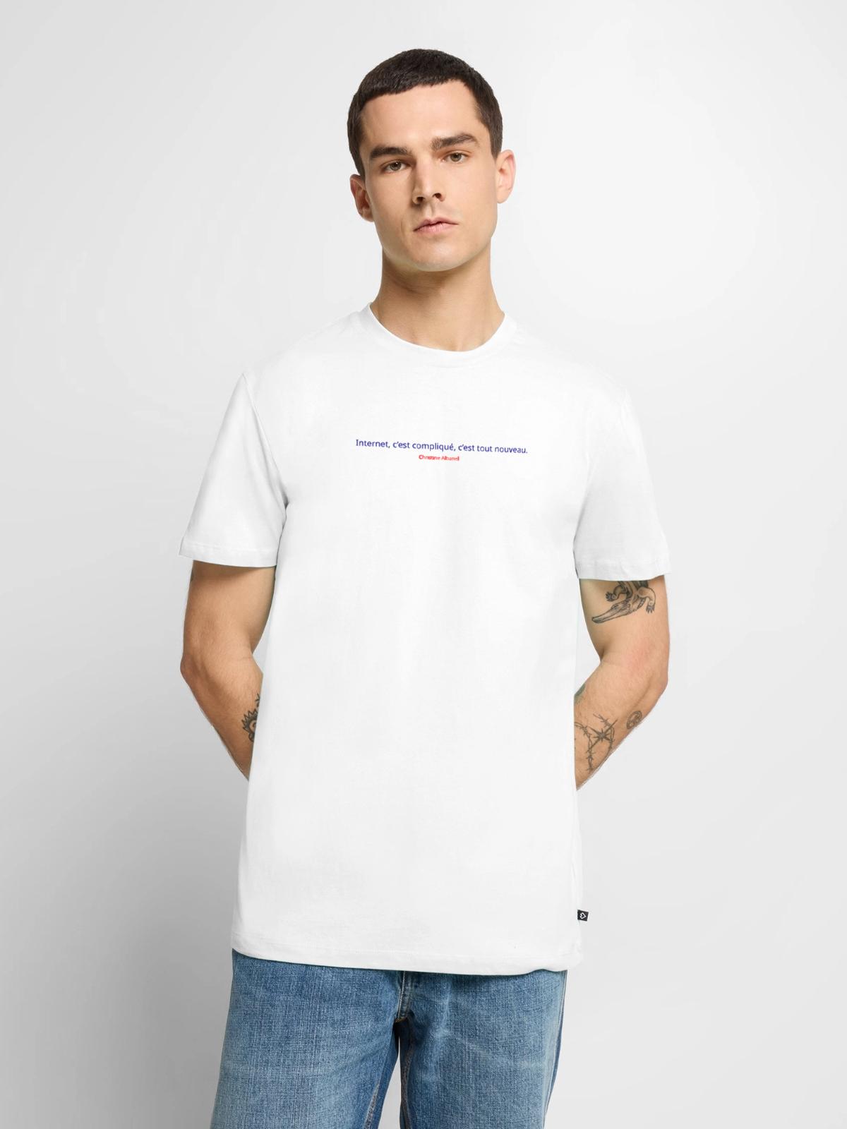 T-shirt blanc : « Internet, c’est compliqué, c’est tout nouveau », signé Christine Albanel
